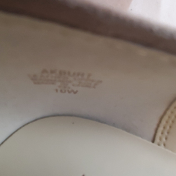 Gorgeous Anne Klein Akburt Flats - Picture 6 of 8